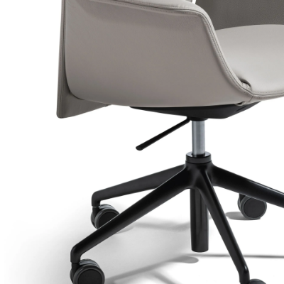 Poltrona-Frau_THE-OFFICE---CONFERENCE-ARMCHAIRS_s3nlIov6Ik.jpeg